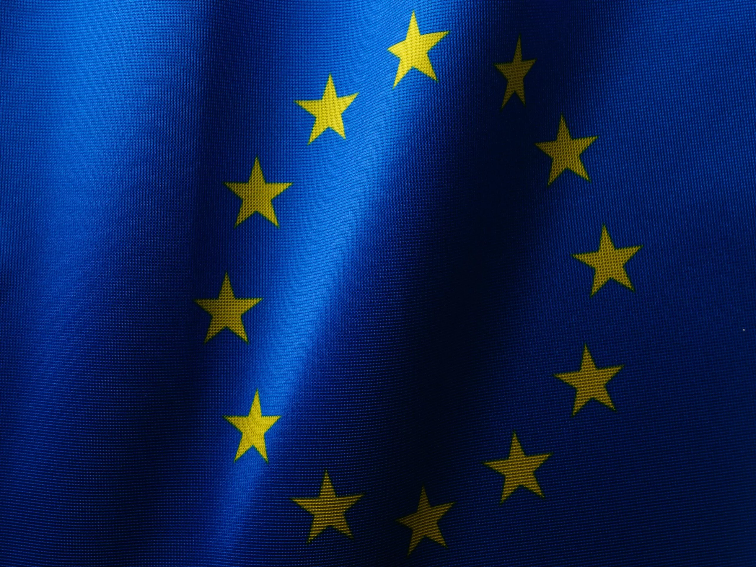 How does EPPO interact with police and courts in countries outside its jurisdiction?